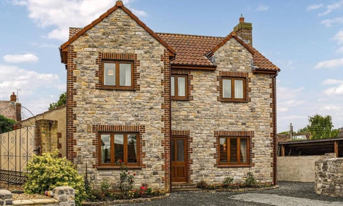 Bridgwater Cottage | Swift Cottage, dog friendly, walk onto the Somerset Levels and find RSPB nsites