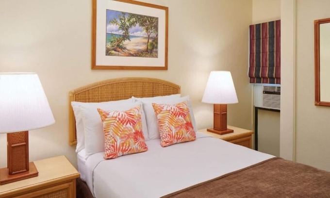 Nawiliwili Apartment | Swim, Dip, or Dive Into Our Heated Pool! 2 Relaxing Rooms, Close to Beach