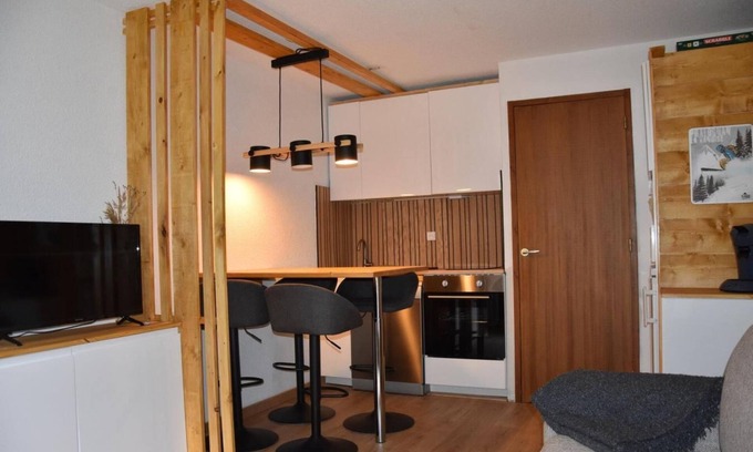 Pralognan-la-Vanoise Apartment | Swimming pool, terrace, tv, ski locker, 29m², Pralognan-la-Vanoise