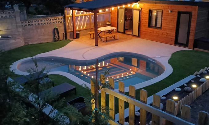 Albandi House | Swimming pool, pets, beach,