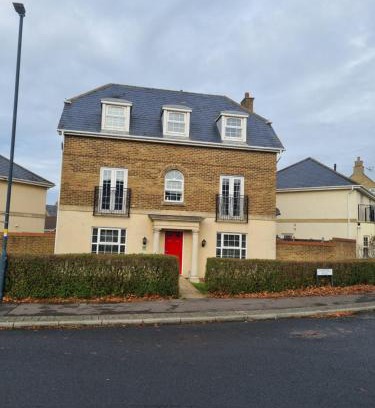 Swindon House | Swindon 6 deluxe doubles 2 with en suite in large house - No Pets