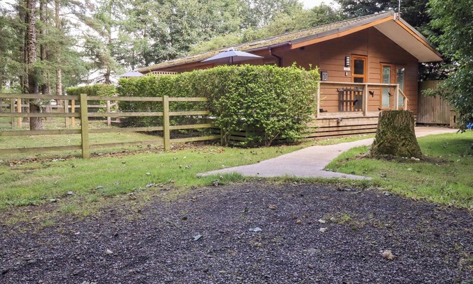 Ripley Cottage | SWINSTY LODGE, pet friendly, with a garden in Darley