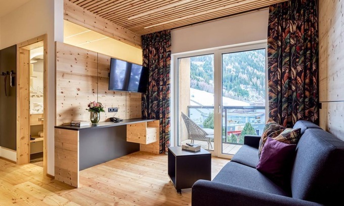 Jerzens House | Swiss stone pine suite barrier-free with half board - Hotel Venetblick GmbH