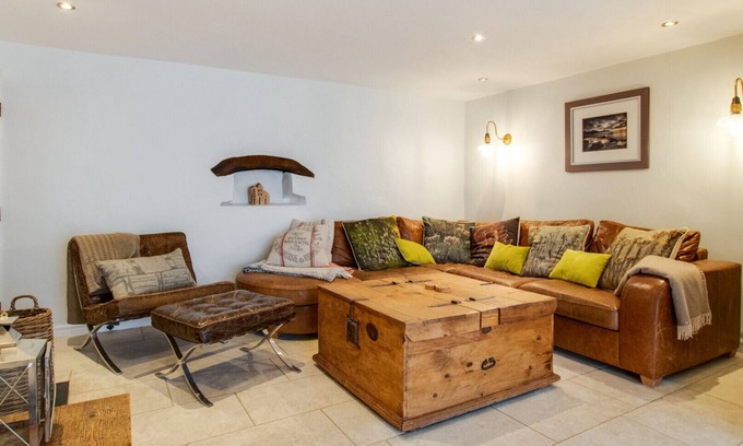 Horton House | Swn Y Mor - Four Bedroom House, Sleeps 9