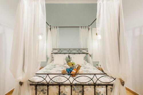 Plaka House | Syntagma private sweet safe double rooms with shared bathroom