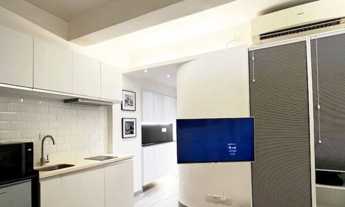 Sai Ying Pun Apartment | SYP01-A unique studio with front and back terrace