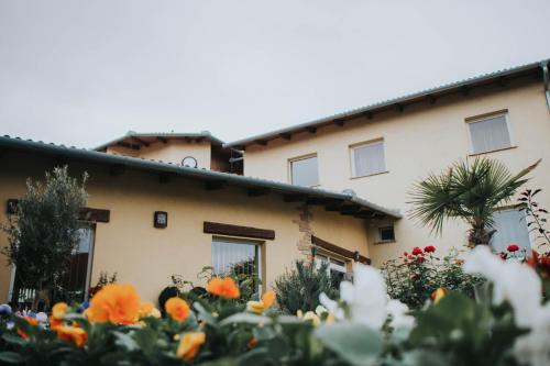 Szekszard House | SZÉP KERT VENDÉGHÁZ