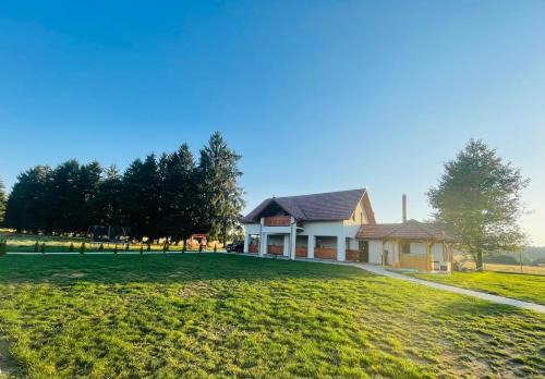 Lupeni House | Szencsedi kulcsosház medencével