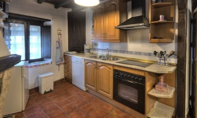 Villar de Plasencia Cottage | Tía Emilia's House for 10 people