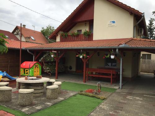Tiszakecske House | Tünde Vendégház