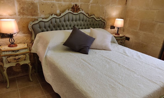 Cospicua House | T' Annamari Townhouse in the Three Cities close to all tourist attractions.