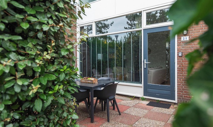 Zandvoort Apartment | 't Schelpje with free parking