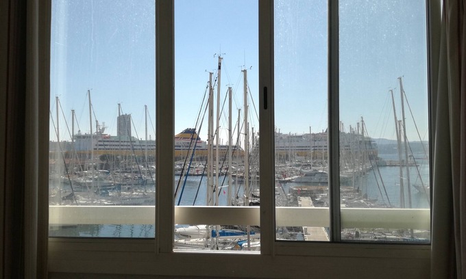 Old Town Apartment | T1 sea view Port of Toulon .