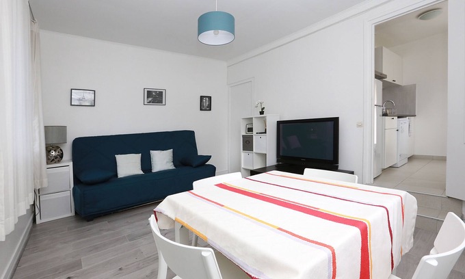 Garches Apartment | T2 45 m² on private driveway at the gates of Paris (1 to 6 people)