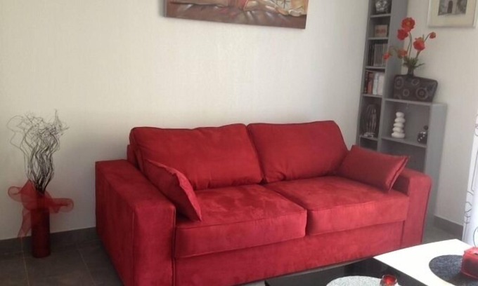 L'Ile-Rousse Apartment | T2 air-conditioned clos des oliviers with wifi and private parking 300m from the beach.