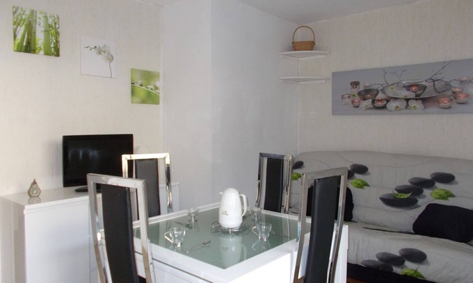 Barbotan-les-Thermes Apartment | T2 Apartment with Wifi, near spa and lake