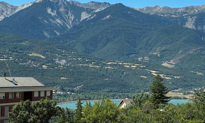 Embrun Apartment | T2 apartment Come and recharge your batteries in a quiet, leafy setting