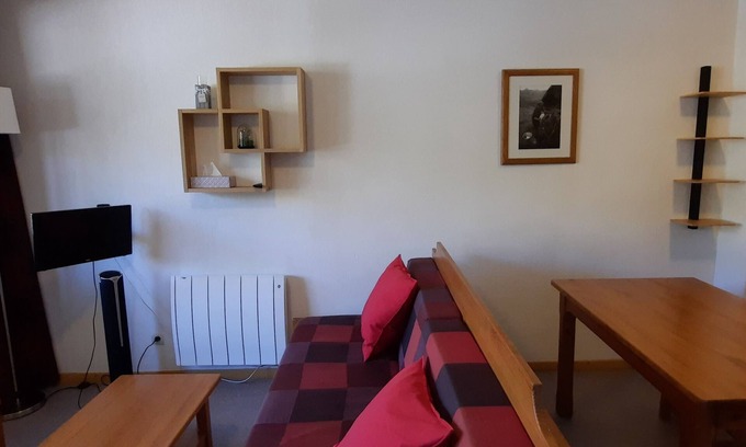 Saint-Etienne-en-Devoluy Apartment | T2 Apartment, sleeps 4 32 m² At the foot of the slopes and opposite (south-west expo)