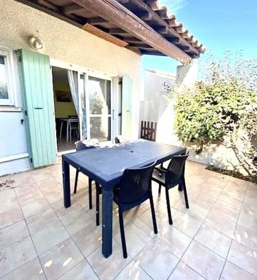Saintes-Maries-de-la-Mer Apartment | T2 cabine avec piscine collective, parking, climatisation pour 4 personnes