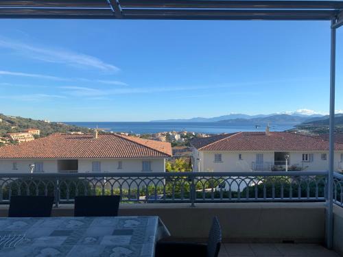 L'Ile-Rousse Apartment | T2 clim 54m2, 17m2 de terrasse très belle vue mer