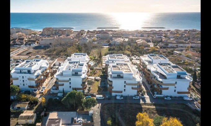 Serignan Apartment | T2 neuf + piscine, 5 mn à pied des plages
