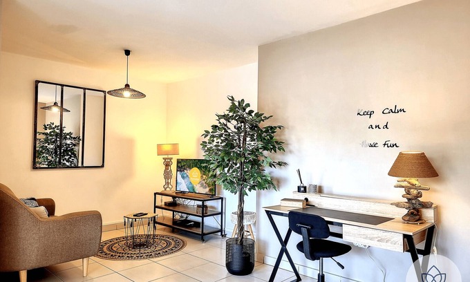 Saint-Denis Apartment | T2 – Perle des Camélias* – close to Saint-Denis centre