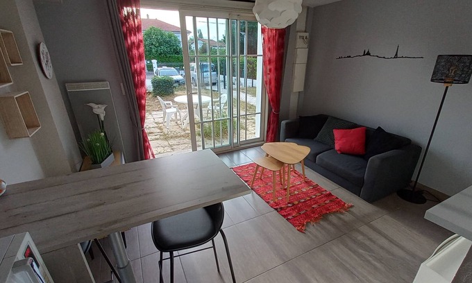 Chaponost Apartment | T2 Récent - Jardin et Terrasse - Commerces à Pieds
