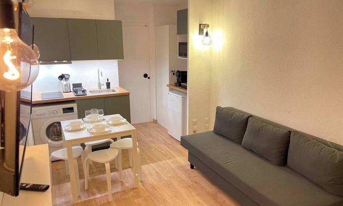 Bussy-Saint-Georges Apartment | T2D Apartment - TVR Suite near Disneyland Paris