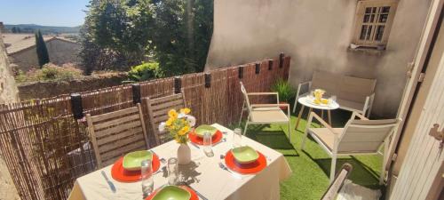 Sauzet Apartment | T3 avec sa terrasse au cœur du village médiéval