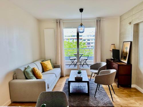 12th Arrondissement Apartment | T3 balcon parking clim 3mn pied metro 8 et T3
