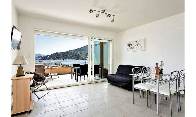 Belvedere-Campomoro Villa | T3 Les pieds dans l'eau: sea view - Air-conditioned, equipped apartment - Golf Campomoro