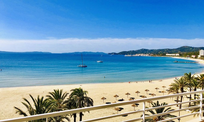 Le Lavandou Apartment | T3 seafront ,75 m2 magical sea view, 5th and last floor,New condition