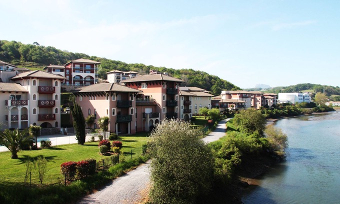 Ciboure Apartment | T3 standing (sleeps 6) - 40m² terrace - foot Beach and nice view