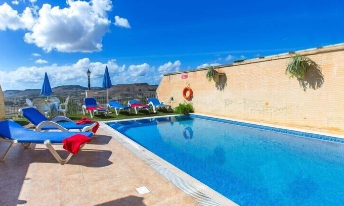 Xaghra Villa | Ta Danjela villa with private pool and close to the sea and historical places