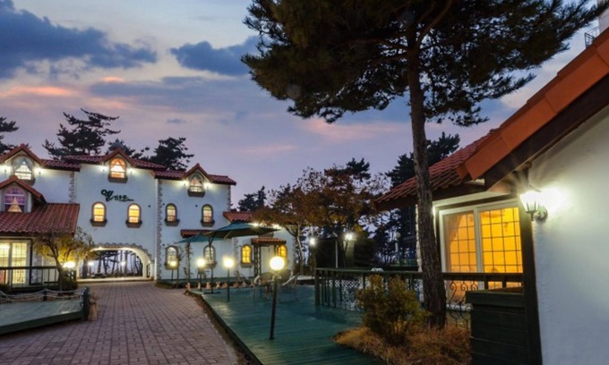 Olmegi House | Taean Elmar Pension