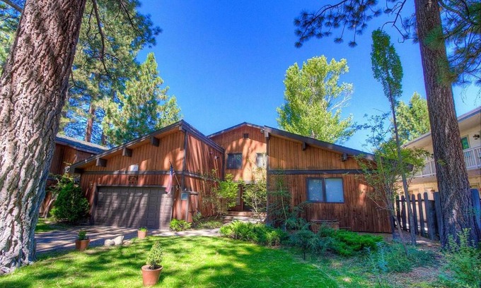 Al Tahoe House | Tahoe Acres by Lake Tahoe Accommodations