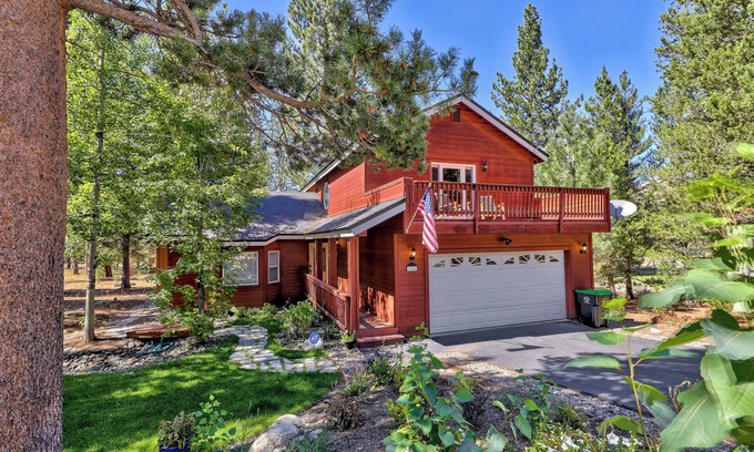 Country Club Estates House | Tahoe Pines Retreat-Perfect for ski getaways, summer retreats, & extended stays!