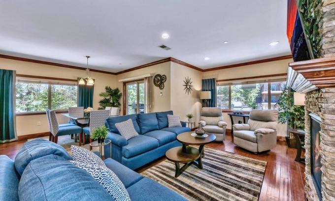 South Lake Tahoe House | Tahoe Woods #702 at Stateline - Walk to Lake & Gondola, A/C