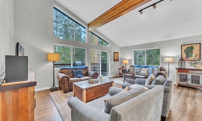 Tahoma House | Tahoma Family Getaway with Bocce Ball & BBQ Grill