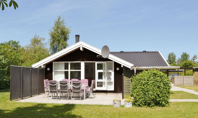 Hornsved House | Take a guided tour of 'Jægerspris' Castle and hear the story of Frederik VII and Countess Danner.