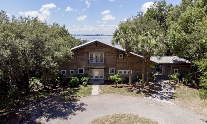 Candler House | Take a look at beautiful Cedar Lodge on Lake Weir!n