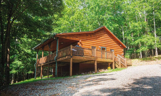 Piper Gap Cabin | Take in Nature @ Whispering Woods, Secluded and Stylish