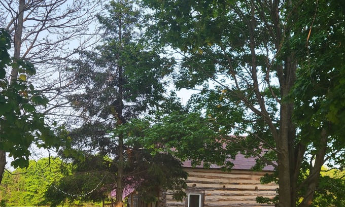 Drummond-North Elmsley Cabin | Take it easy at this unique getaway in beautiful backcountry of Lanark County.
