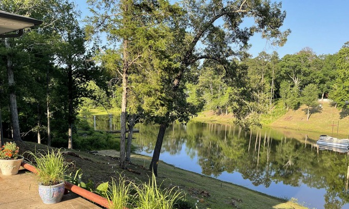 Jefferson House | Take Time Inn - Beautiful lakefront home with plenty of space inside and out.