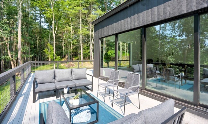 Beach Lake House | Tamarack House - Chic Modern near Narrowsburg