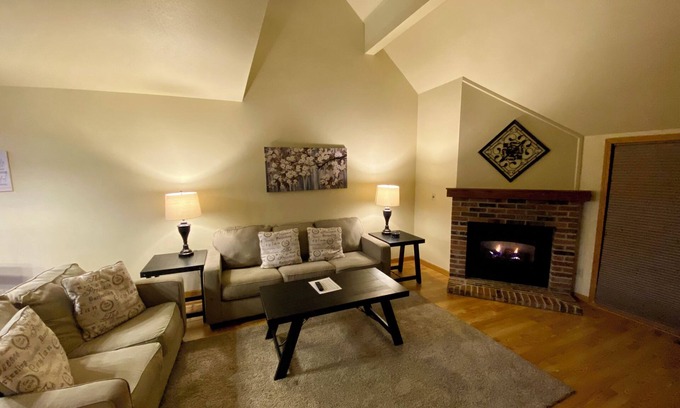 Lake Delton House | Tamarack & Mirror Lake Resort only 10 minutes to Skiing!