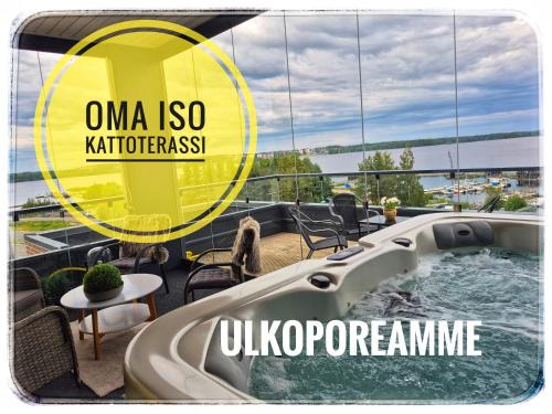 Tampere Apartment | TAMPERE PENTHOUSE-tasokas moderni kaupunki huoneisto huipulla -ISO JACUZZI omalla KATTOTERASSILLA - AURINKOTUOLIT ja Aurinko odottaa Sinua - huikea maisema- - 10 HLÖ - free parking