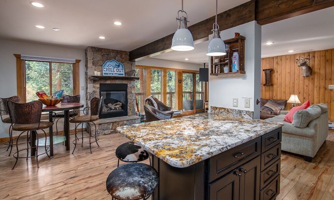 Peak 9 Condo | Tannenbaum by the River Condo: Walk To Town, Slopes!