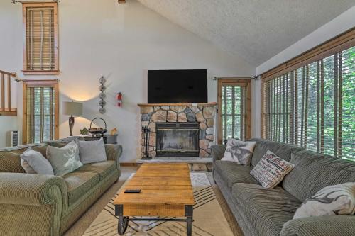 Tannersville House | Tannersville Townhome, Near Camelback Mtn!