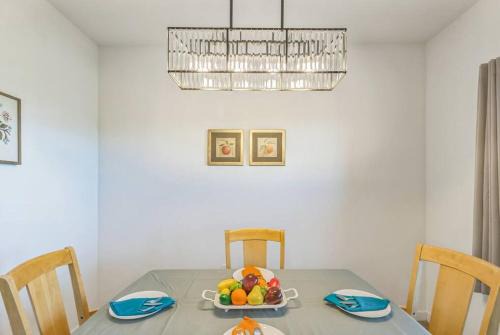 Tucson House | Taste of Tucson Getaway with 3 King beds and views of Silverbell golf course and mountains